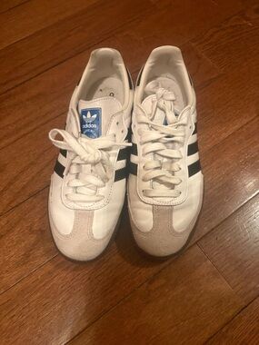 Adidas Women’s Sambas